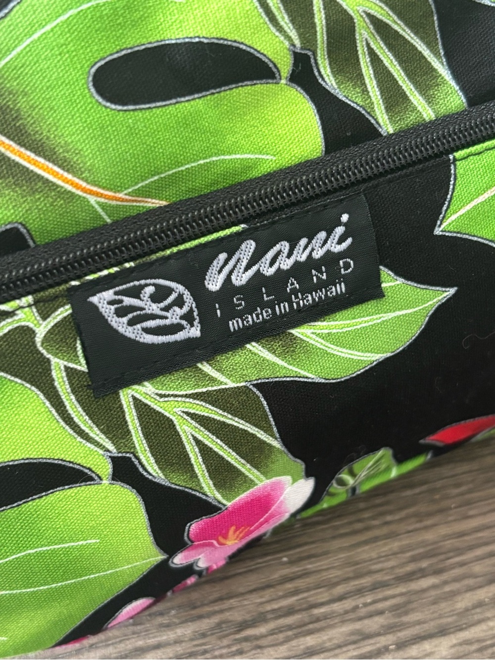 Nani Island Hawaiian Tropical Floral Baguette Shoulder Bag - Picture 4 of 10